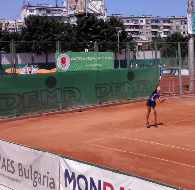 9 българчета се класираха за четвъртфиналите на турнира от ITF в София