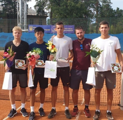 Симеон Терзиев е шампион по двойки и финалист на сингъл на турнир от ITF в Украйна !