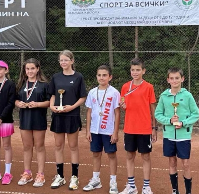 Митко Генов и Татиана Чушева спечелиха регионално до 12 г. по програмата „ТЕНИСЪТ СПОРТ ЗА ВСИЧКИ“ в Асеновград 