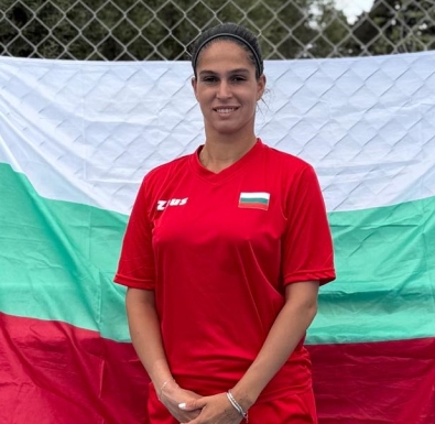 Изабелла Шиникова се класира за четвъртфиналите на двойки на турнир в Нидерландия