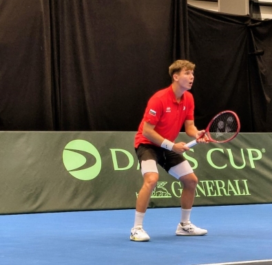 Илиян Радулов стана третият българин, който се класира за втория кръг на ATP Challenger 75 турнира в Пловдив