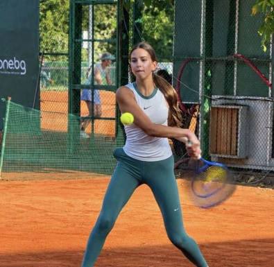Десет българчета се класираха за осминафиналите на турнир от World Tennis Tour Juniors в Пазарджик